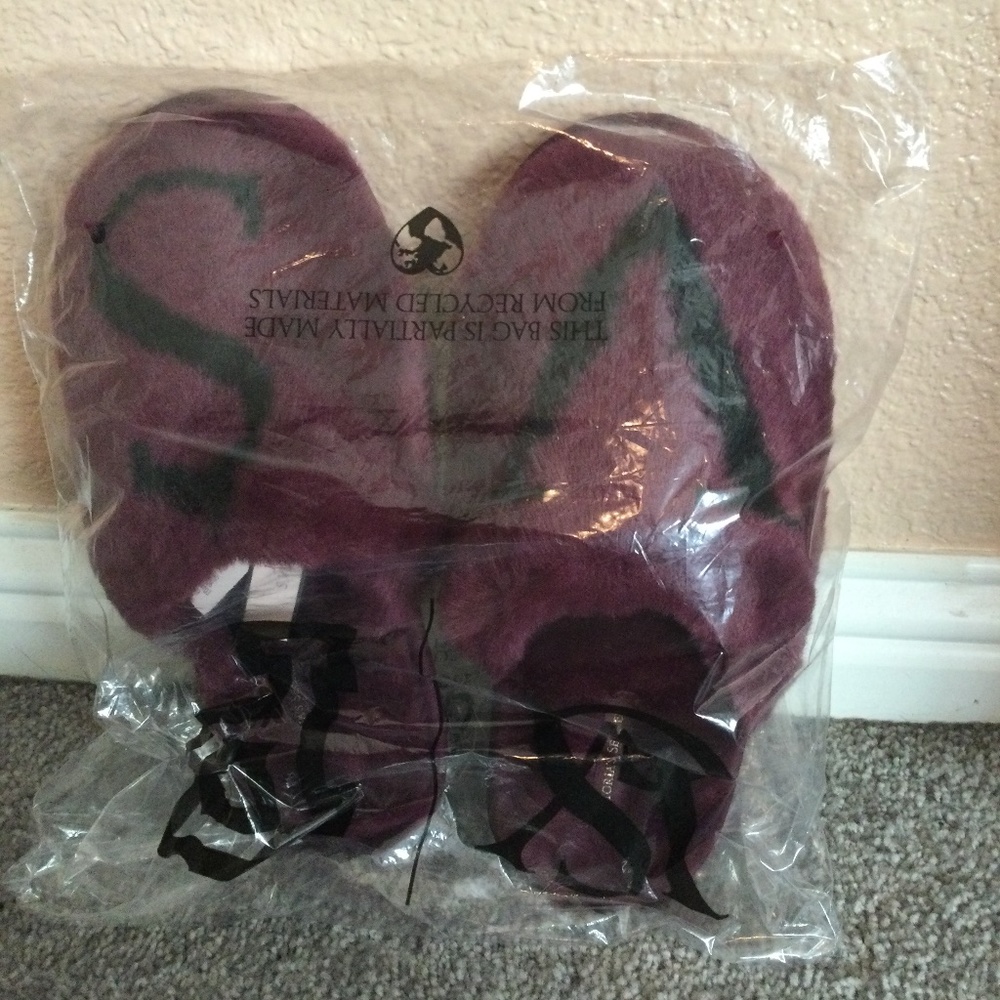 VS closed toe slippers
